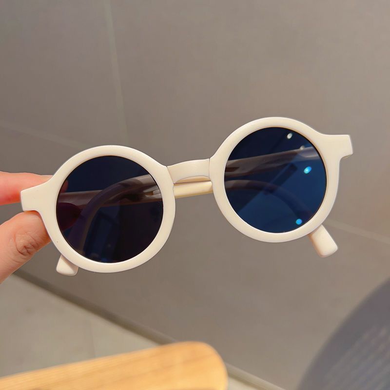 Foldable shades with a case