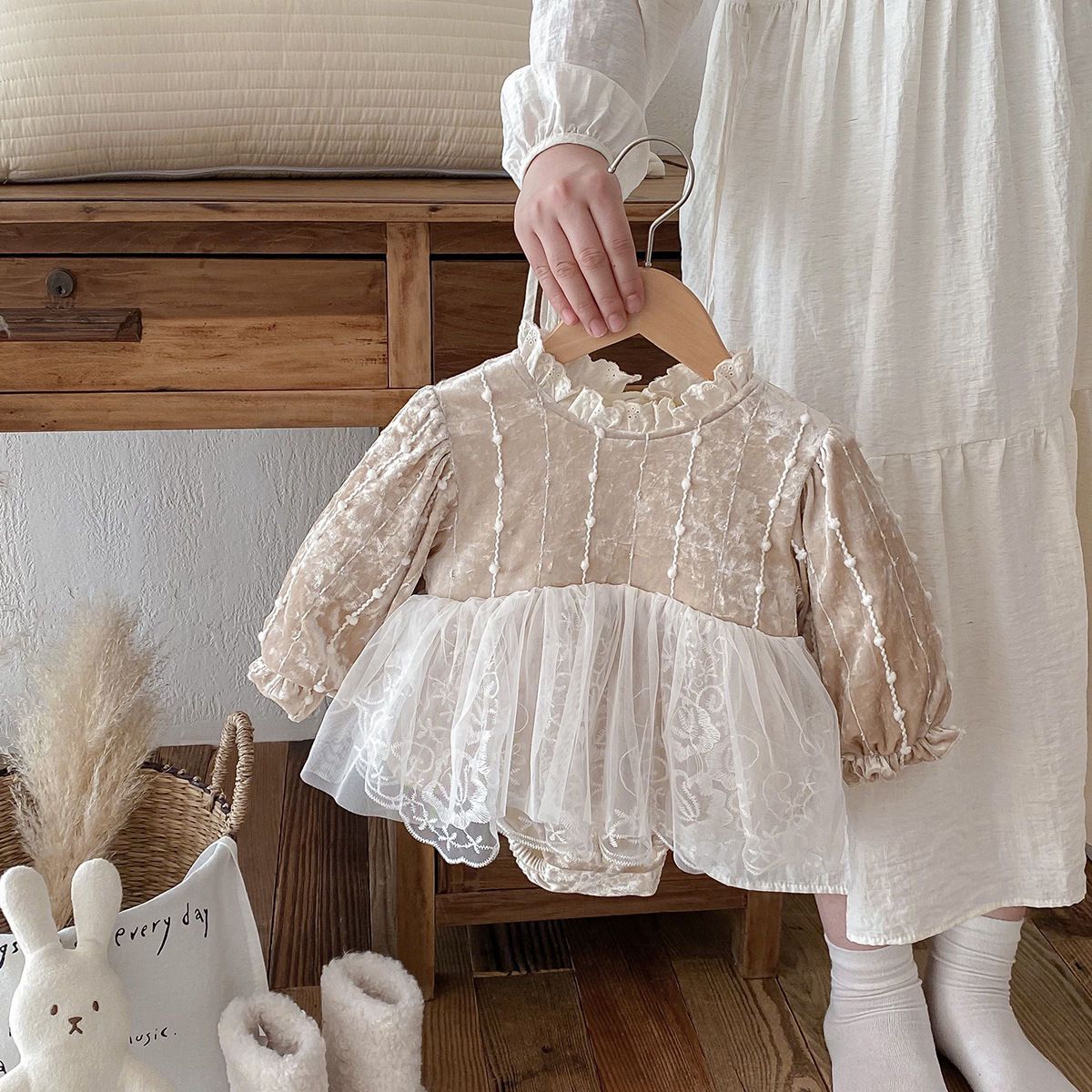 Hot shot velvet dress for bab