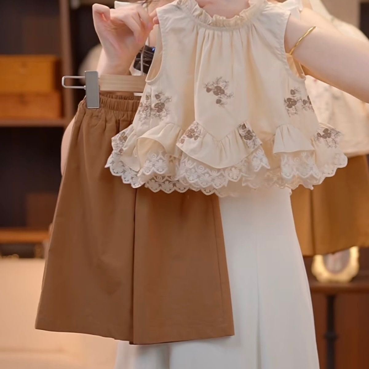 Vintage Floral Ruffle Top & Camel Pant Set - Image 3